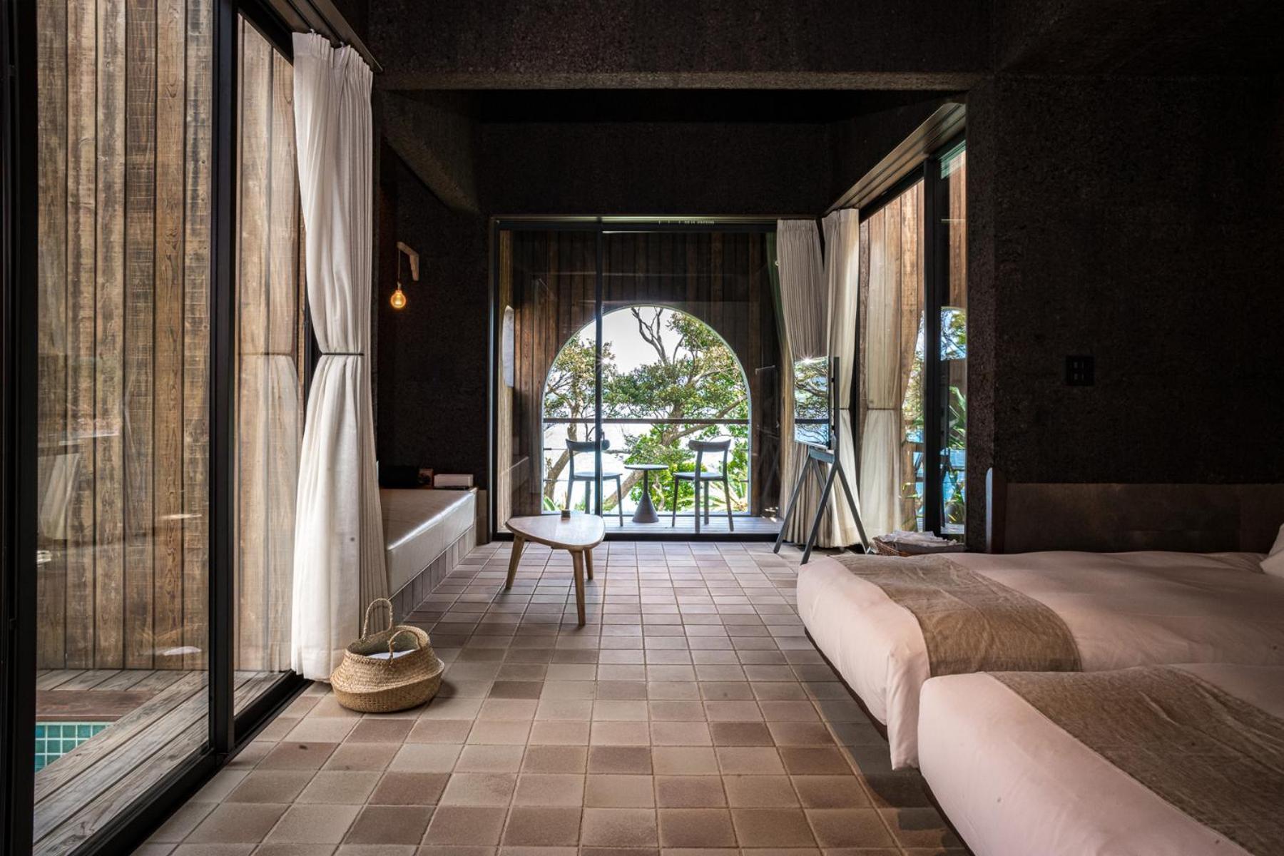Miru Amami Hotel Tatsugo Buitenkant foto