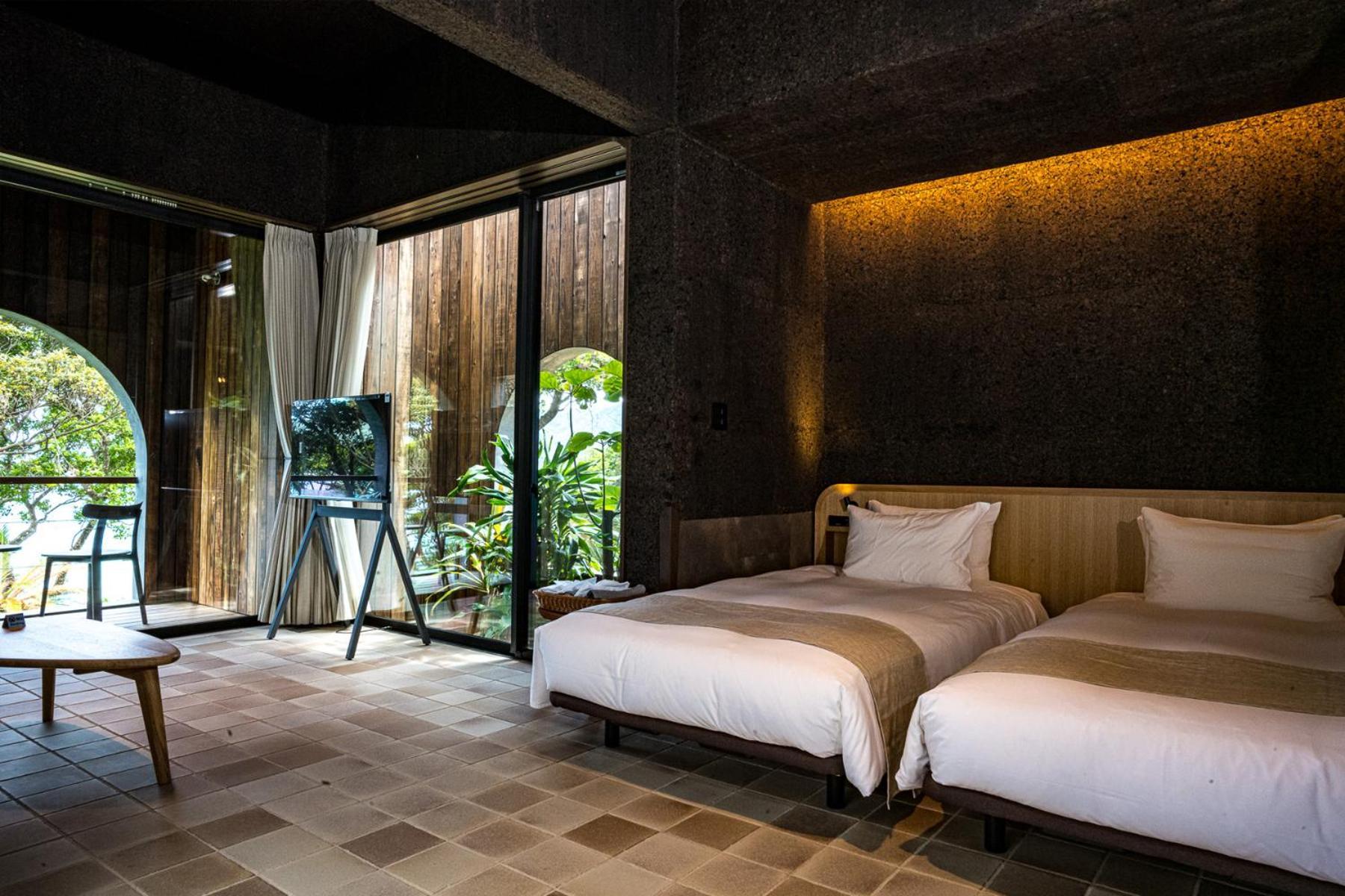 Miru Amami Hotel Tatsugo Buitenkant foto