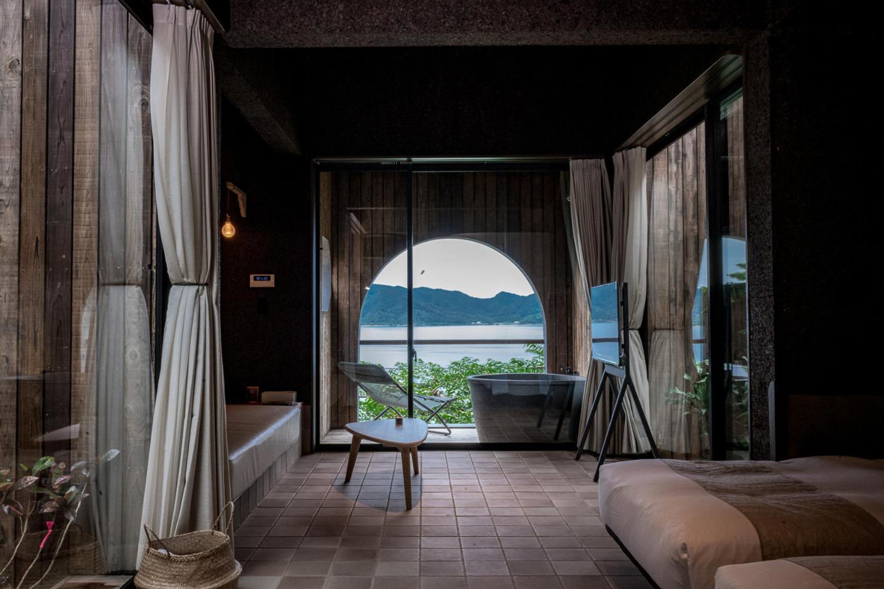 Miru Amami Hotel Tatsugo Buitenkant foto